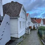 The History Hub By 28 *