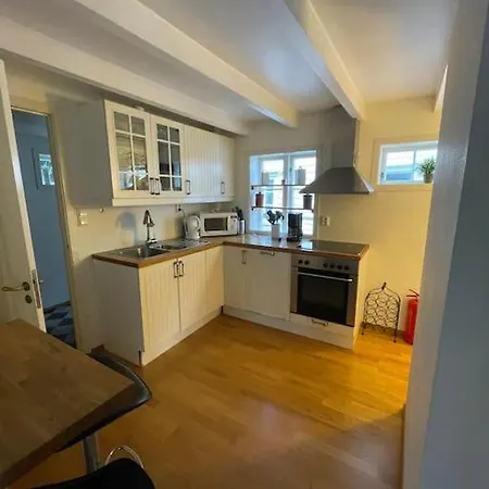 The History Hub By 28 *