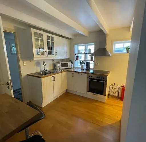 The History Hub By 28 *